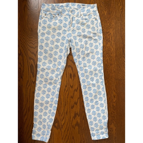 Vineyard Vines Denim - Vineyard Vines size 2 blue and white skinny jeans